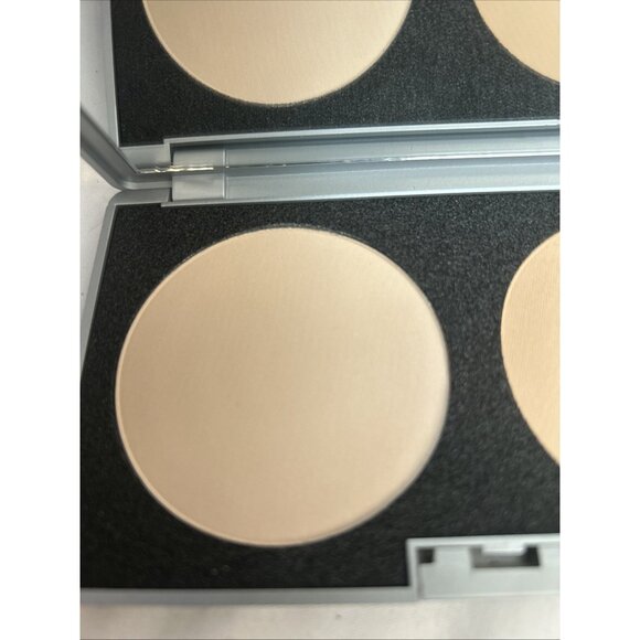 Models prefer Photo Finish Pressed powders light & medium 2 shades powder up - Picture 5 of 11